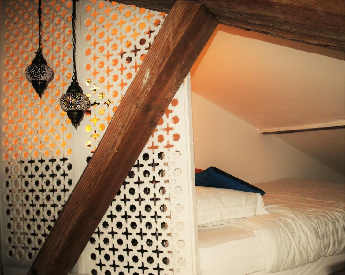 Les Routes Du Monde Bed & Breakfast Saint-Genies-de-Comolas Exterior photo